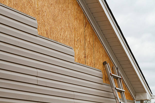 Professional Siding Repair technician working in Pittsburgh, PA